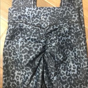 Stone leopard scrunch leggings-light n luxe